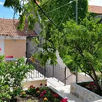 בית נופש Castello Rezidence *
