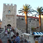 בית נופש Castello Rezidence *