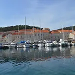 Castello Rezidence בית נופש קורצולה