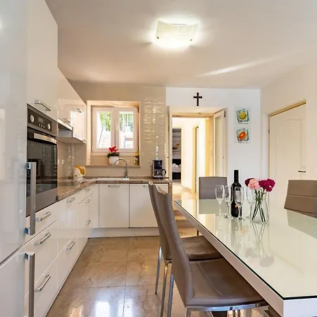 בית נופש Castello Rezidence