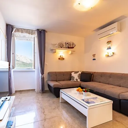 Castello Rezidence بيت للعطل