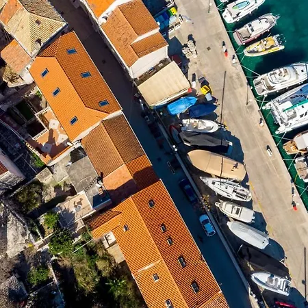 Castello Rezidence بيت للعطل *